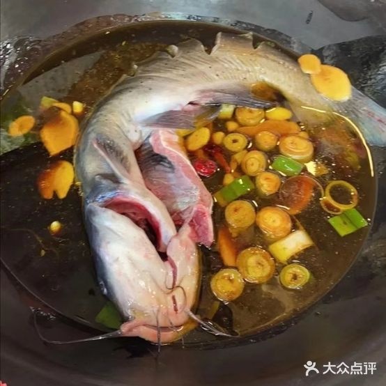 小崔铁锅炖鸡粘卷子