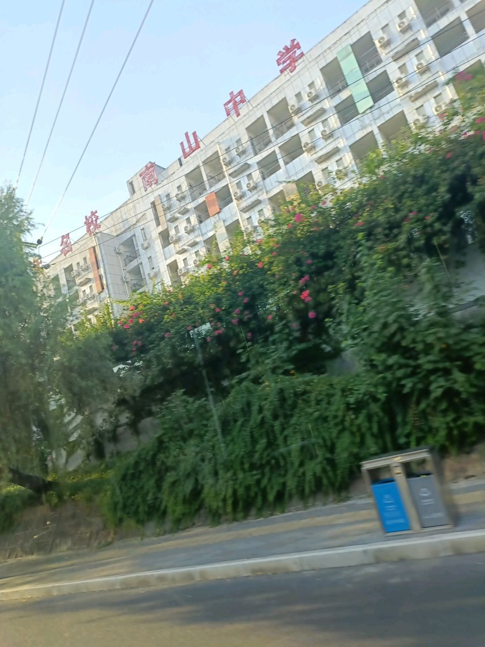 四川省绵阳南山中学-停车场