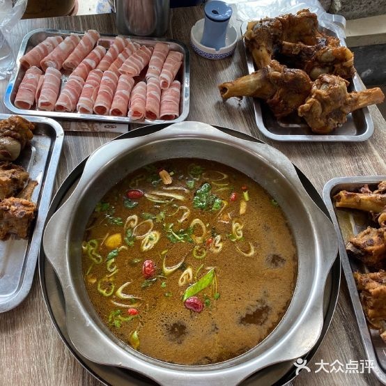 鱼乐坊酱骨头小鱼锅(绿色家园店)