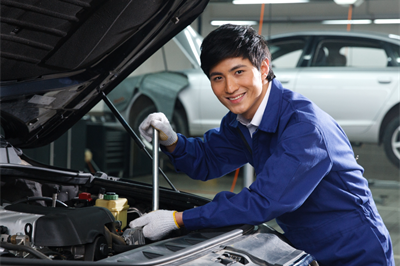 鹏湖汽车维修流动补胎搭电救援送油