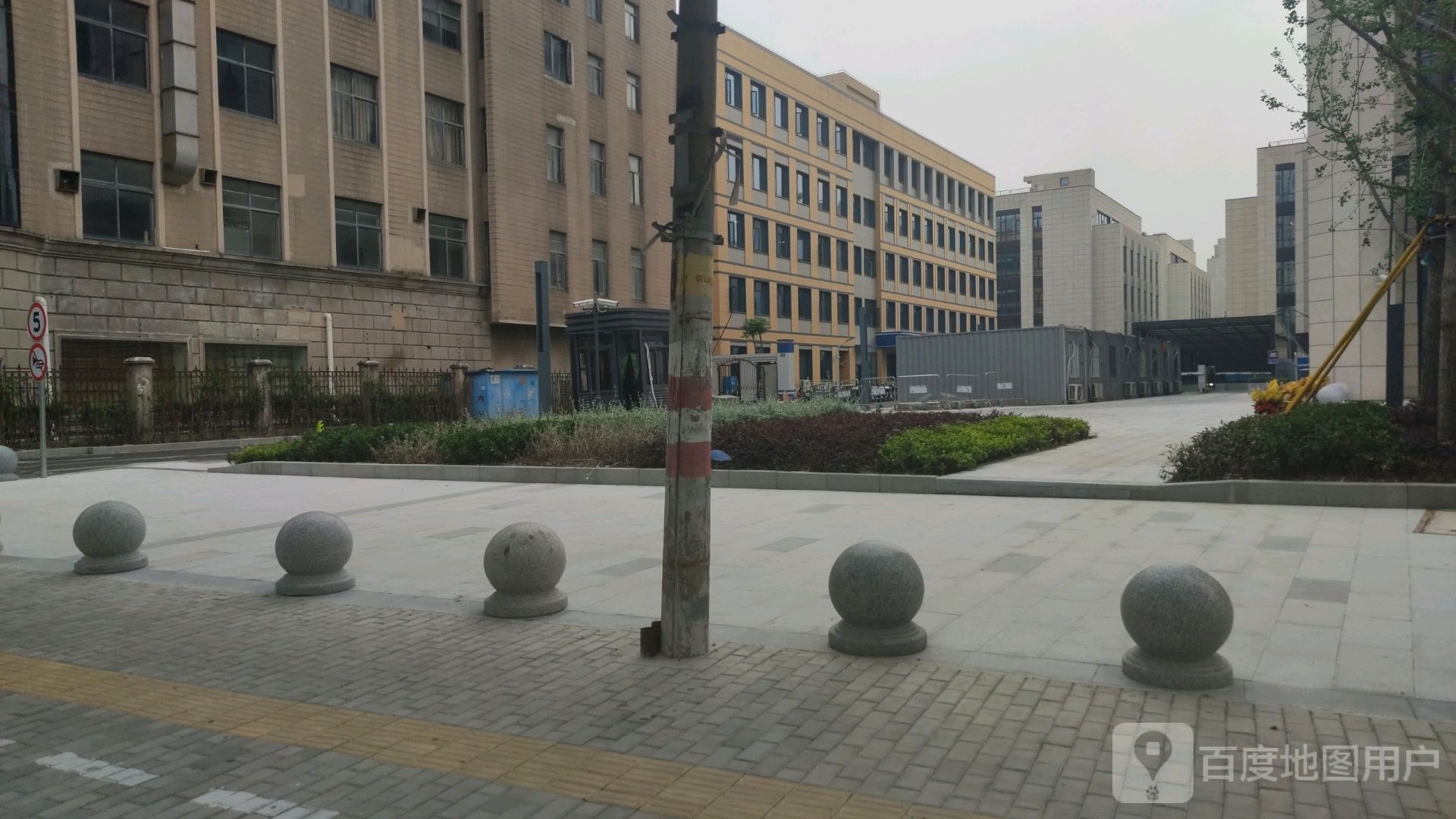 上海市公安局浦东分局梅园新村派出所-地上停车场