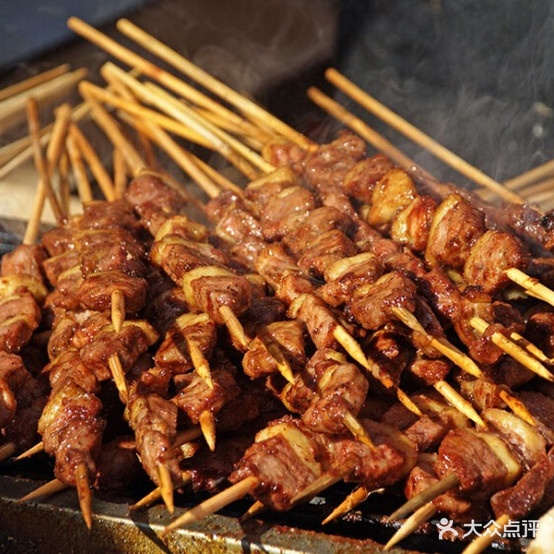 新疆正宗的烤羊肉串