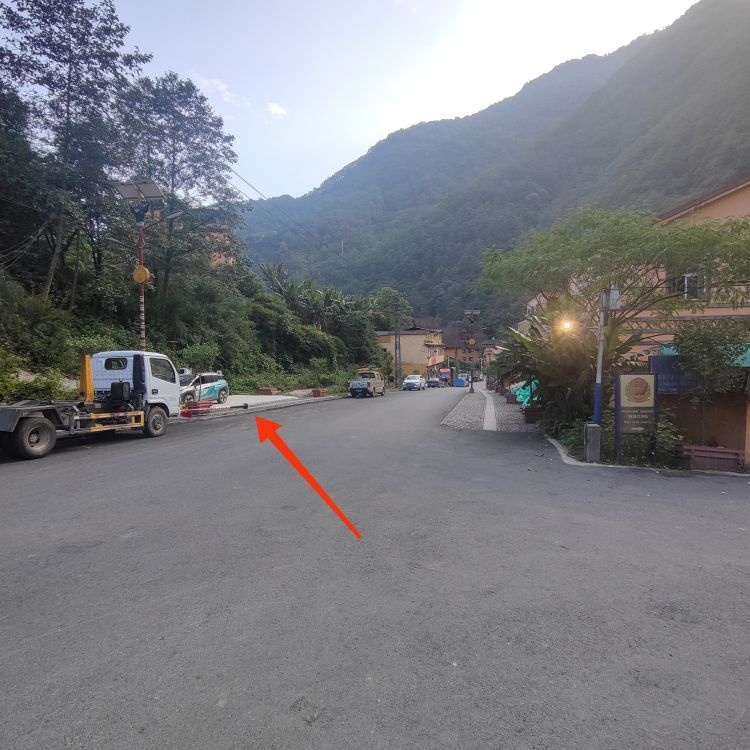 南方电网充电站(贡山县独龙江乡政府对面停车场充电站)
