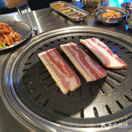 胖虎家烤炮肉店