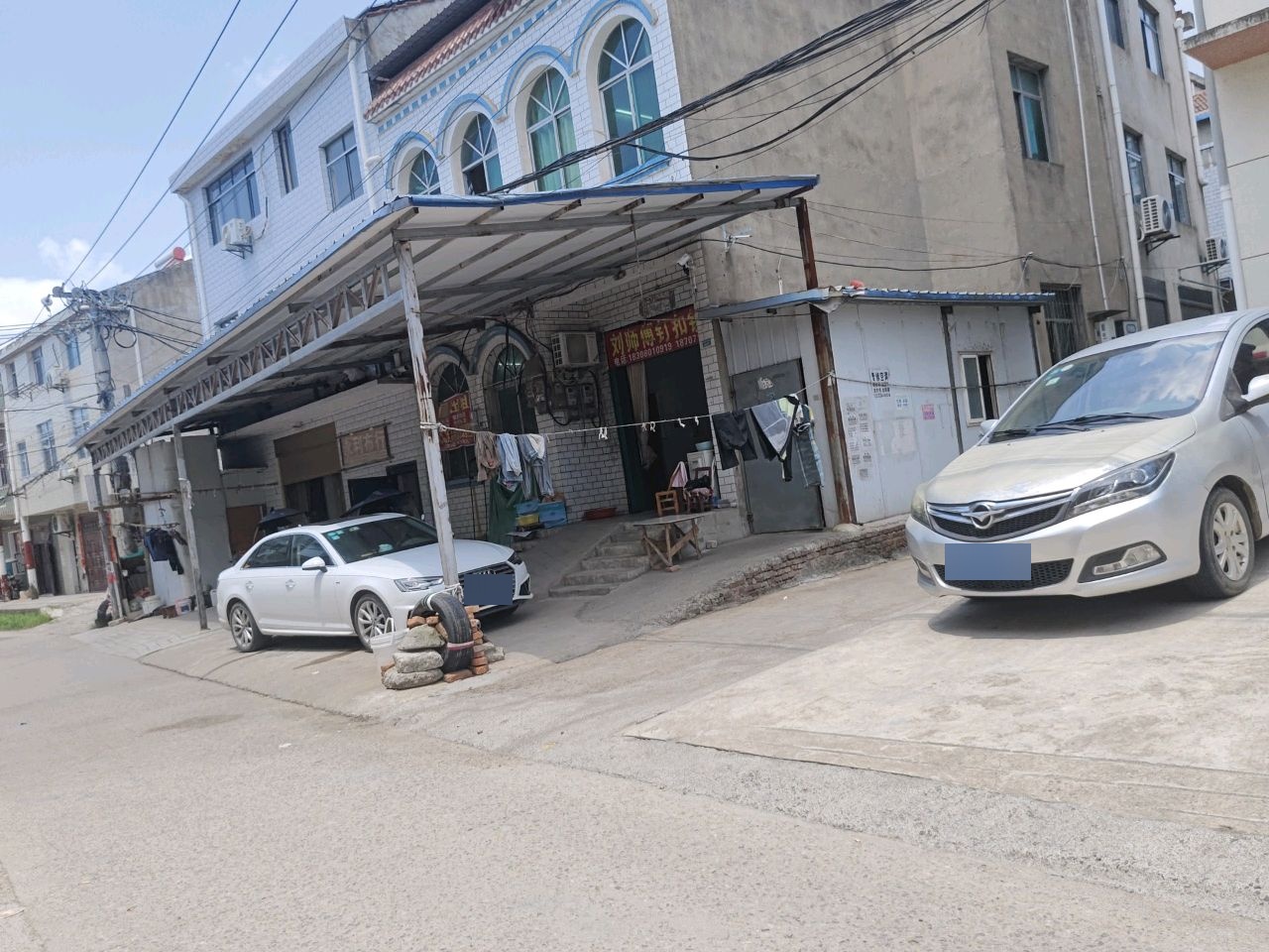 刘师傅钉扣锁眼