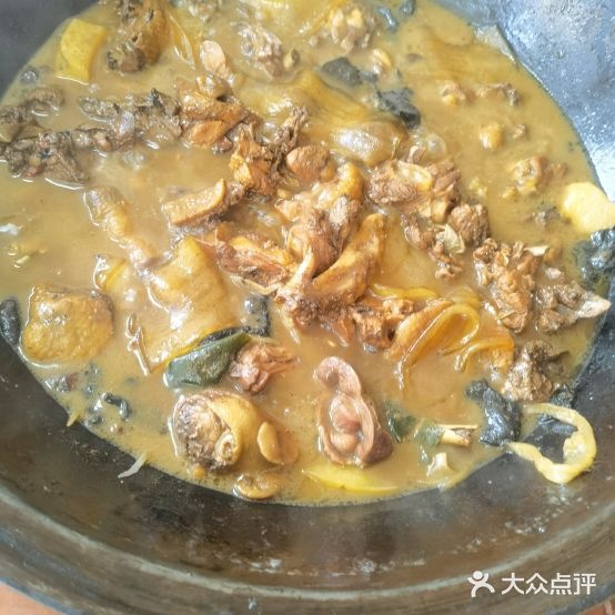 黑龙江风味铁锅炖活鱼