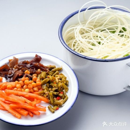 好上头·营地螺蛳粉火锅