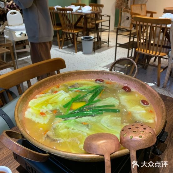 绿也·野生菌牛肉汤锅·花园参厅