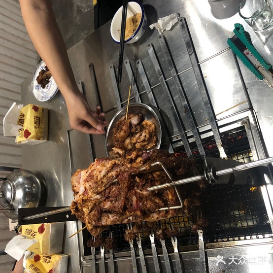 王老四烤羊腿