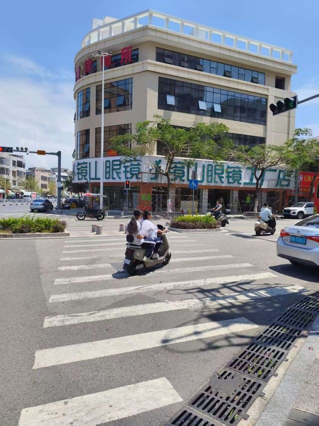 镜山眼镜工厂店