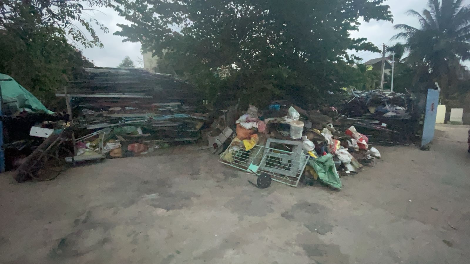 三亚阿瑞废品站