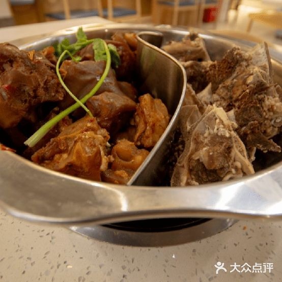 潮万合牛肉火锅店