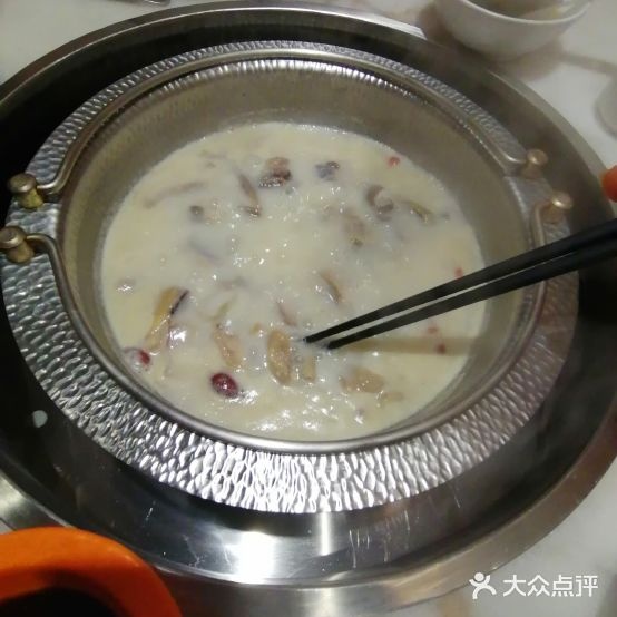 煲宫猪肚鸡(新世界城店)
