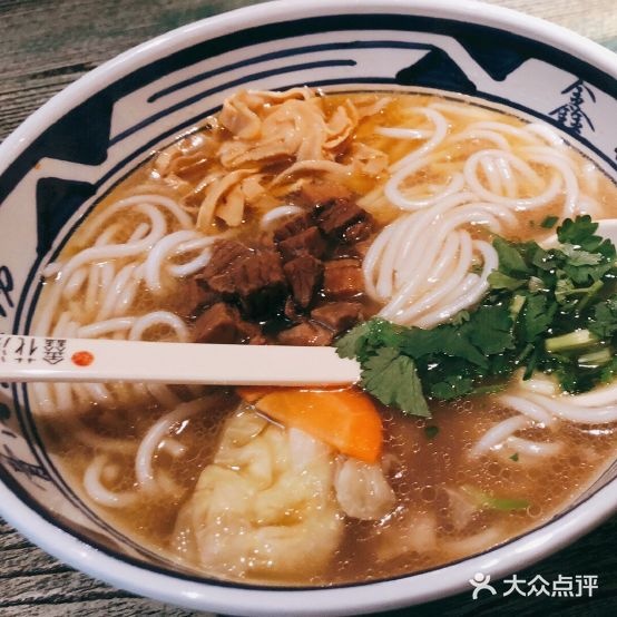 鑫花溪牛肉米粉(中山路红豆万花城店)