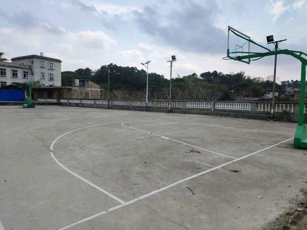 竹高塘村第二个篮球场