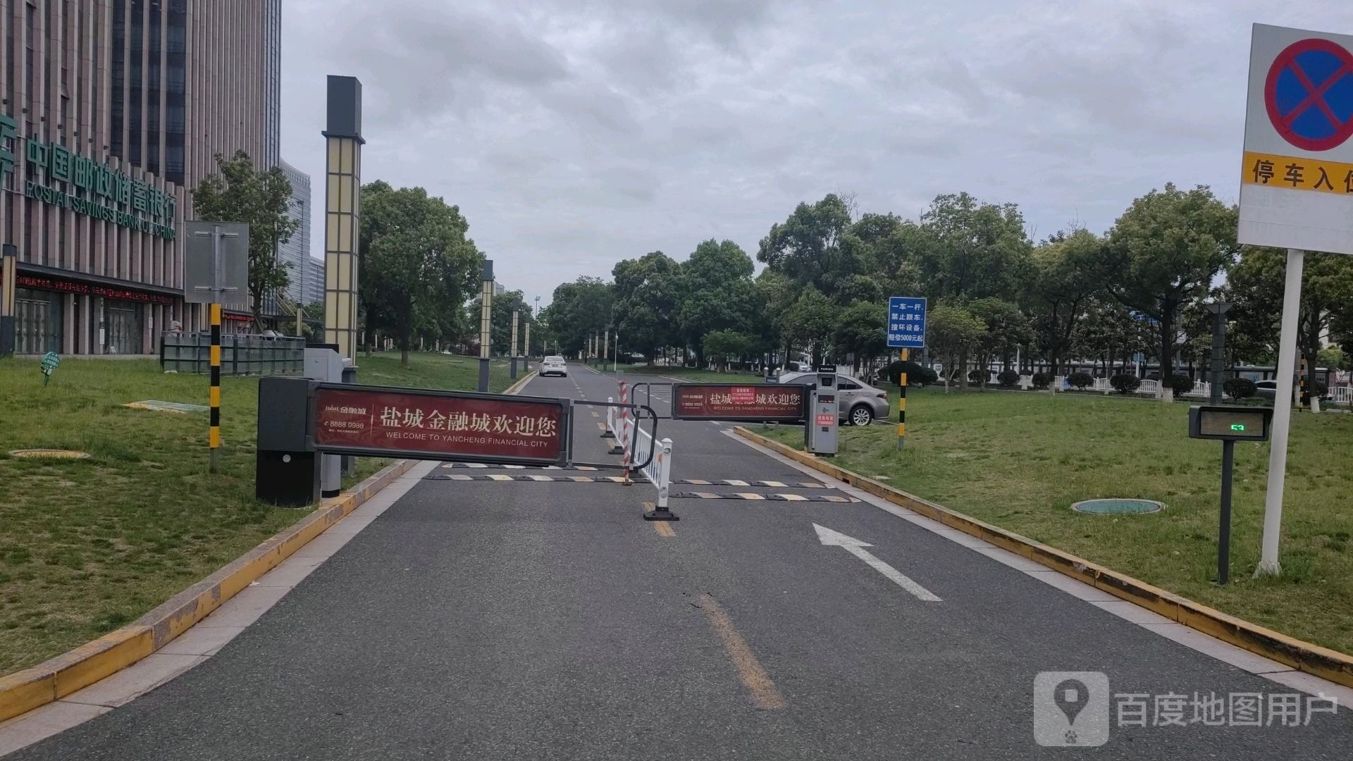 盐城金融城-西侧地上停车场