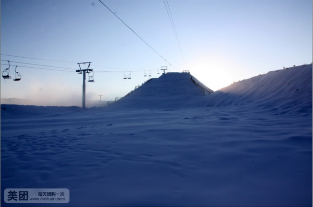 鄂尔多斯市九城宫草原漫瀚文化旅游区