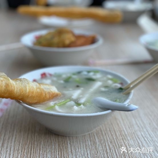 黄赛英特色锅边店