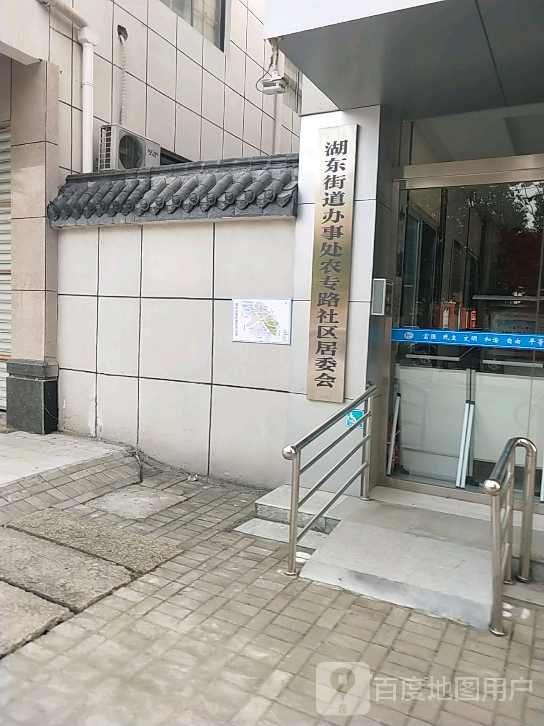 信阳市浉河区鸡公山大街盛世华章东北侧约60米