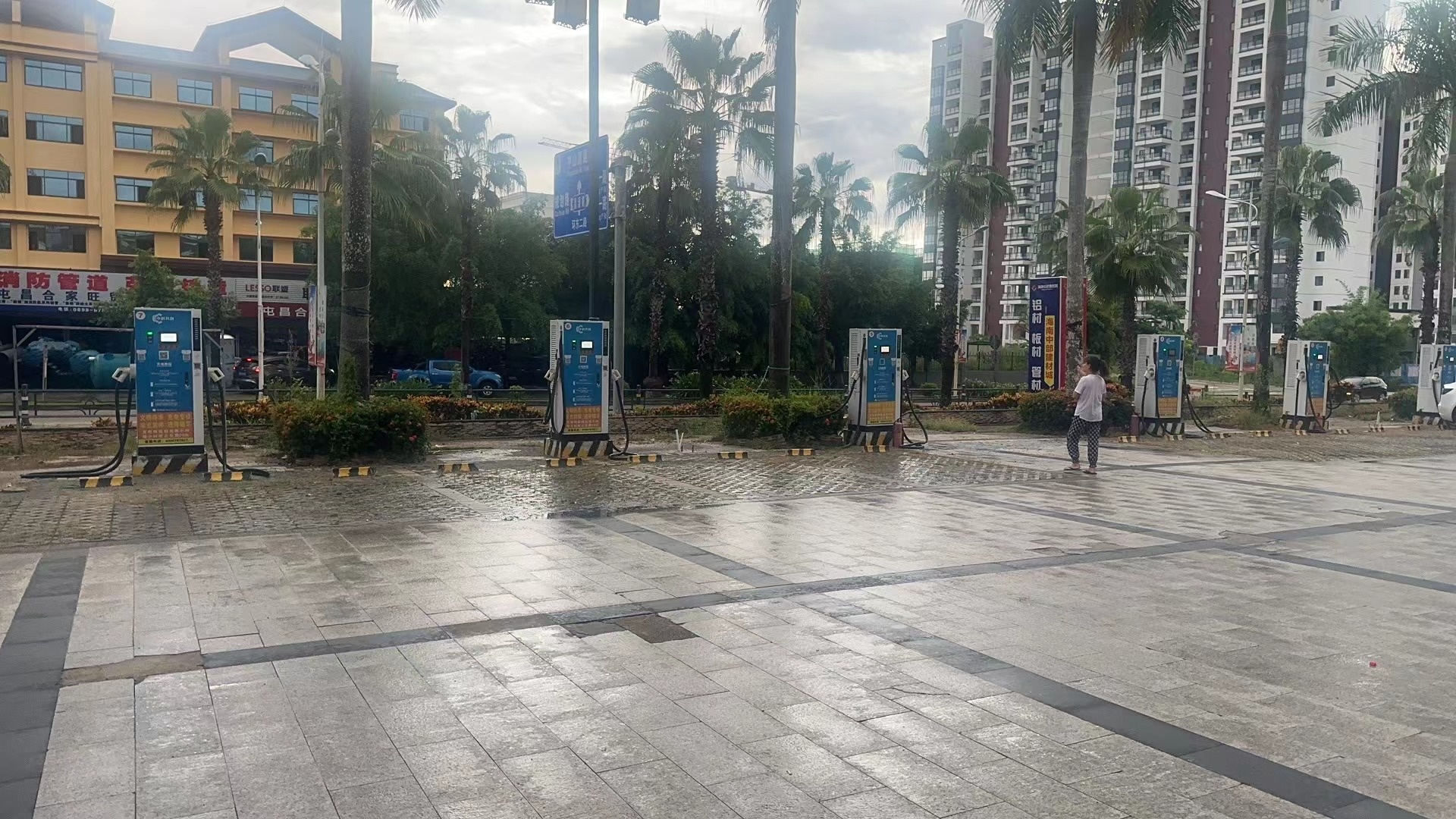 中科快充充电站(中科快充屯昌中部建材城充电站)