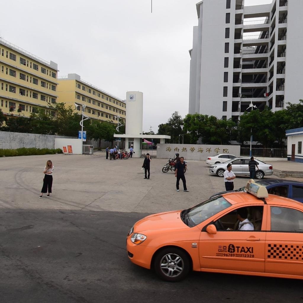 海南热带海洋学院-西门