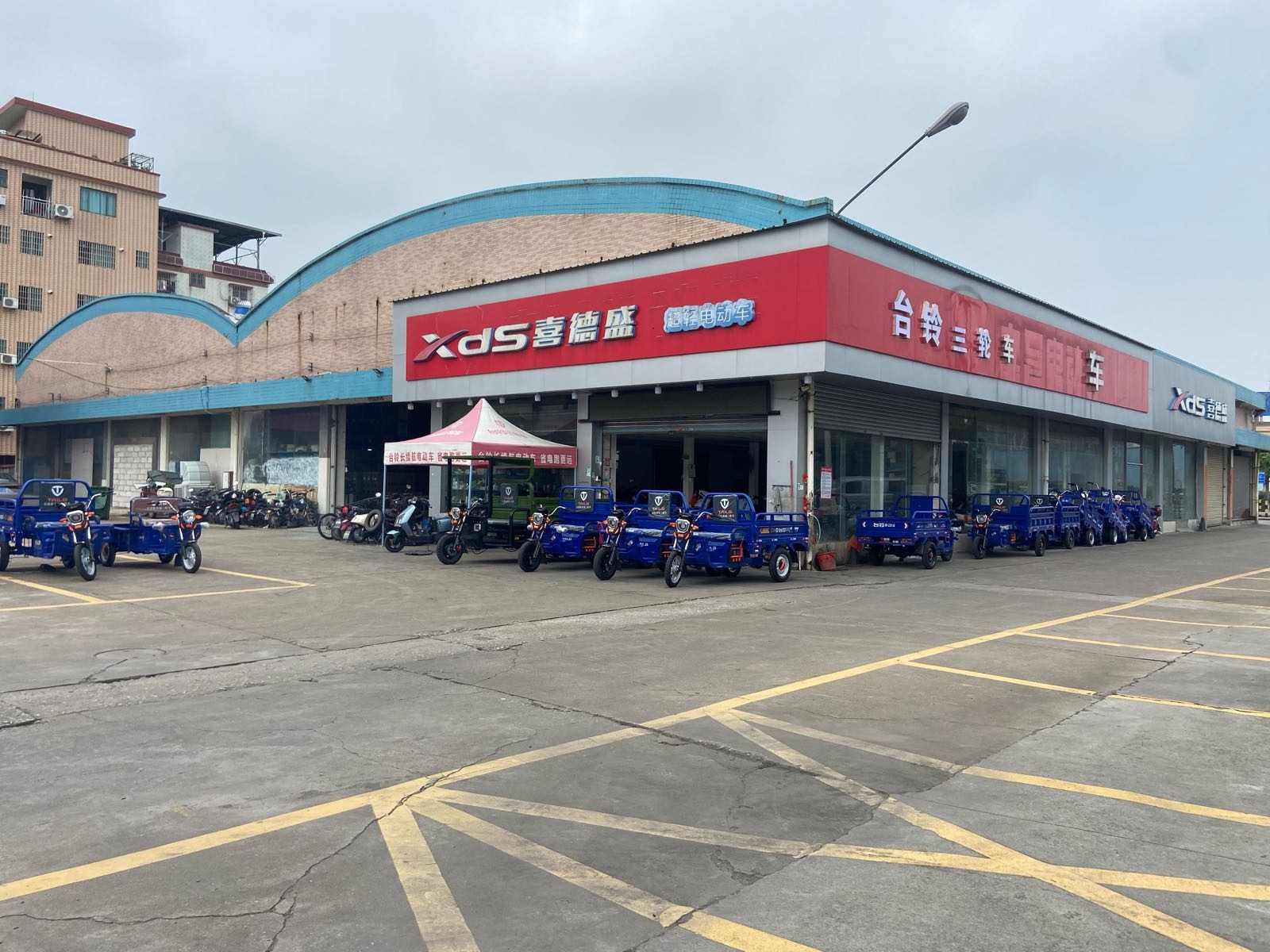 台铃三轮车(吉利工业区大道齐圣陶瓷店)