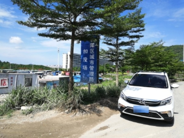 伟荣地上停车场-出入口