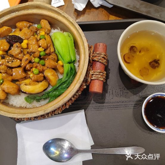 香滋味广shi煲仔饭