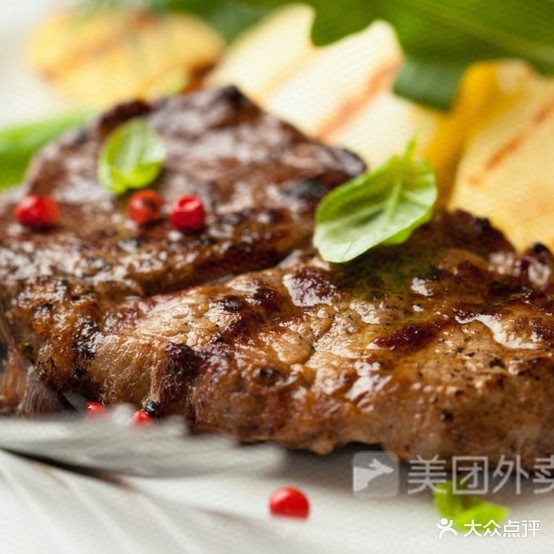 铜色清香老火锅