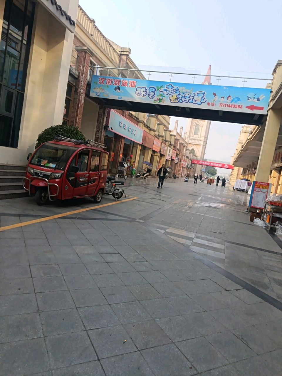 汉街室外游泳池