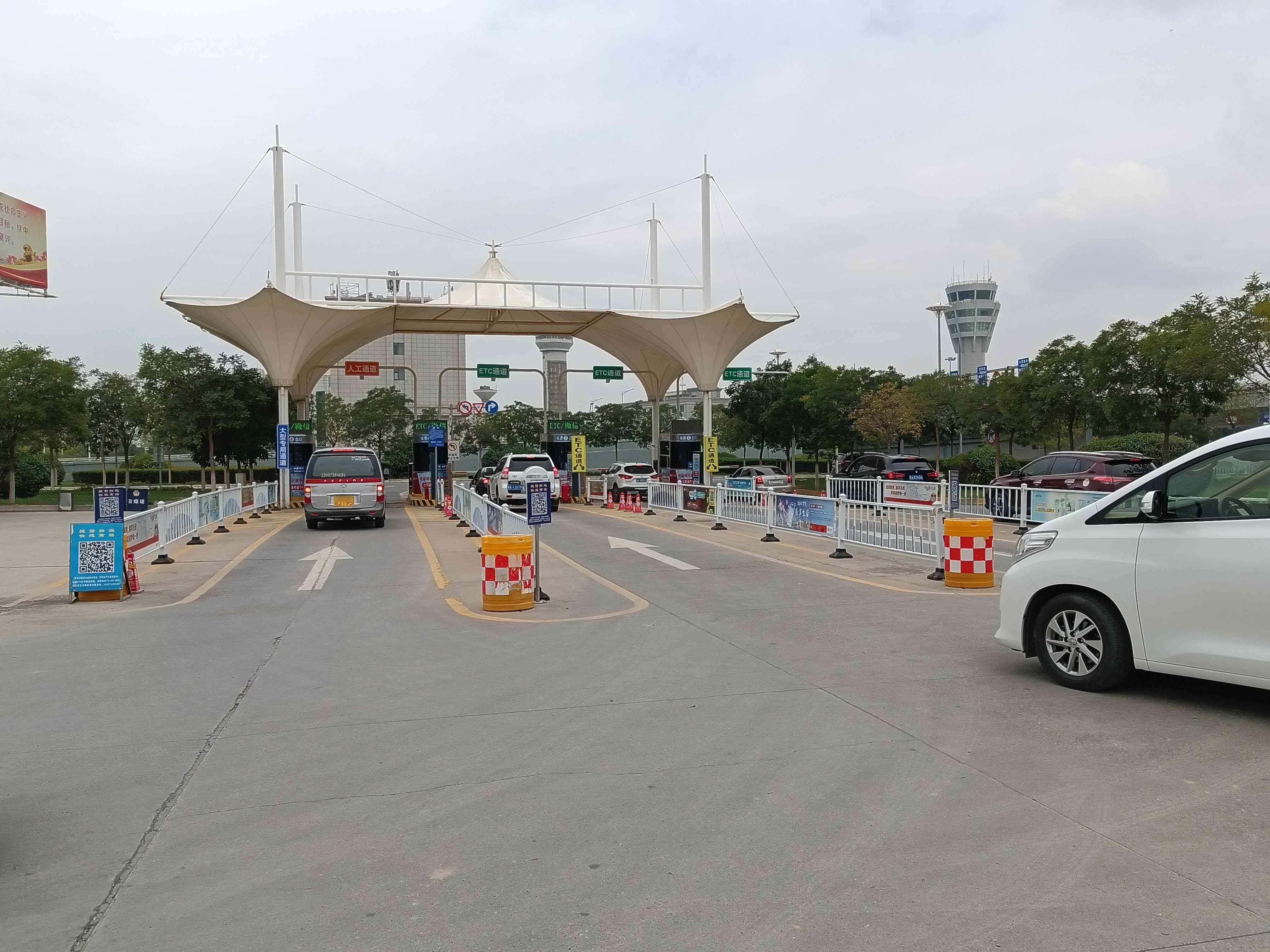 西宁曹家堡国际机场T2航站楼地上停车场-出口