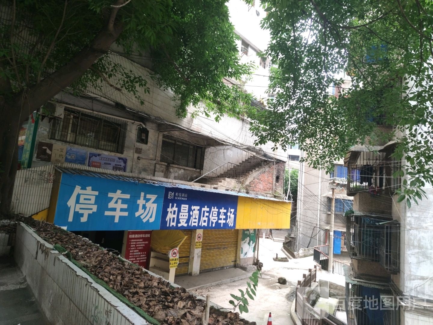 柏漫酒店(自贡檀木林彩灯公园店)-停车场