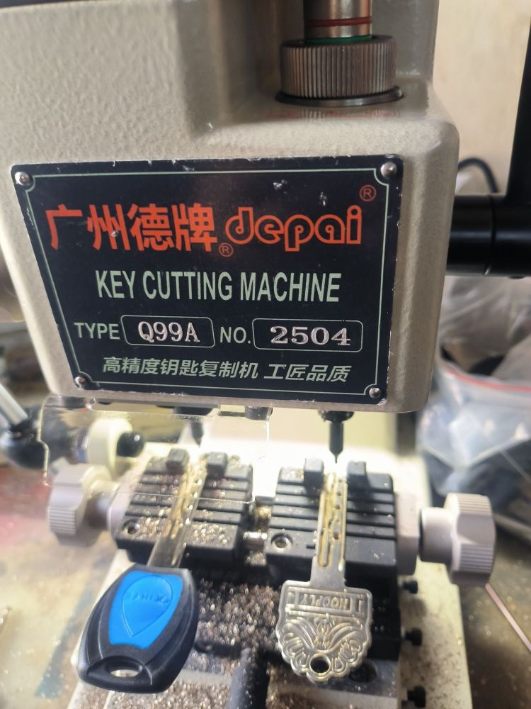 开锁换锁刻章配钥匙门禁电梯卡车库遥控器