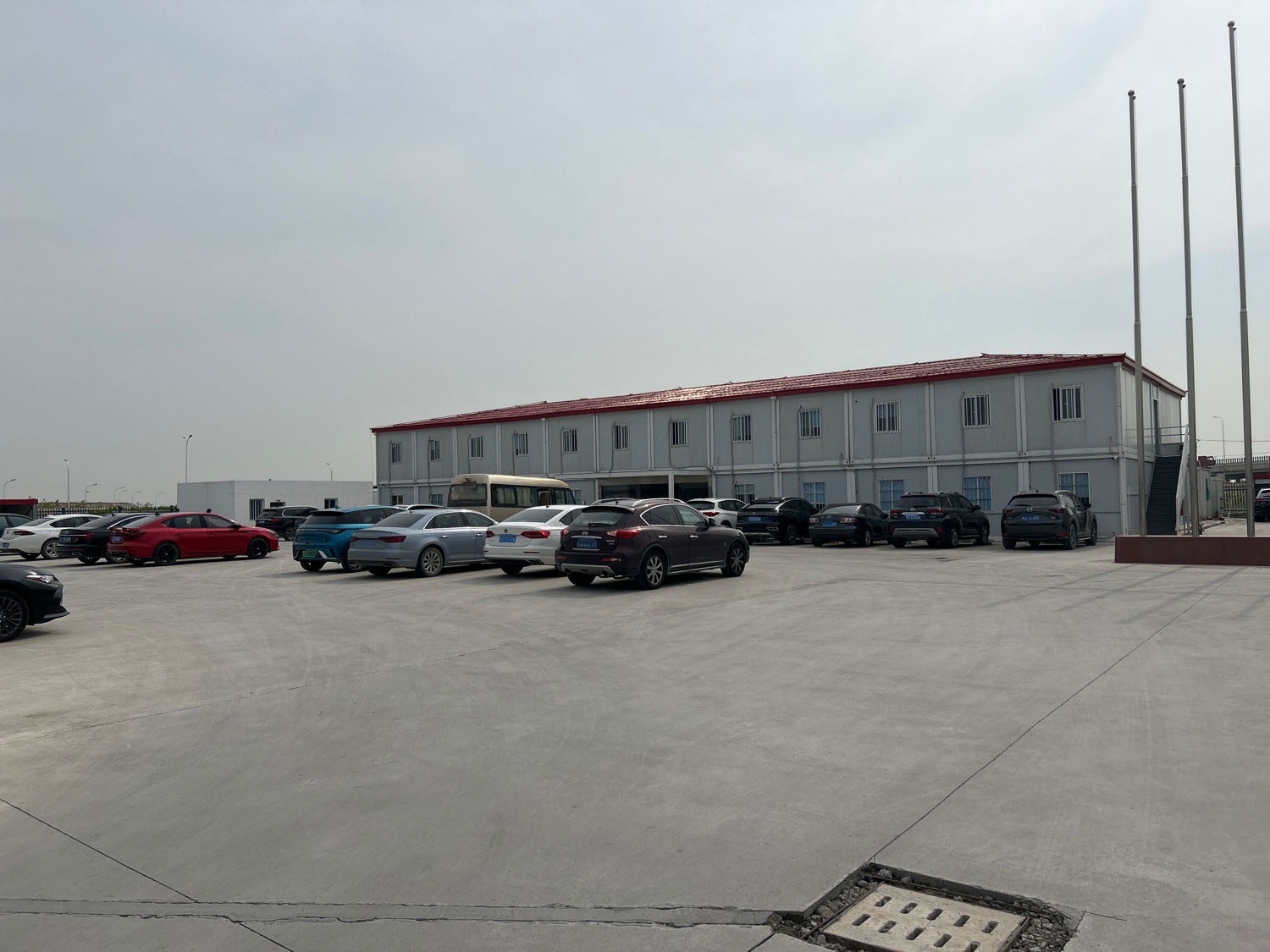 上海建工二建集团新塘下路浦东机场项目部