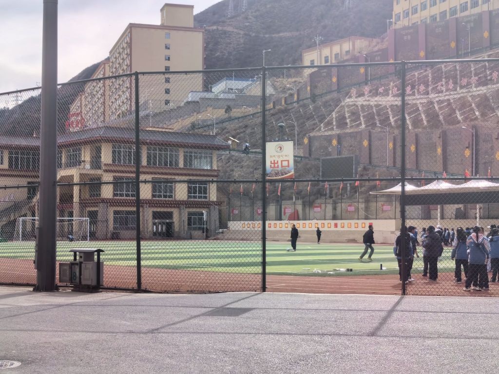 应急避难场所(新龙县如龙镇中学体育场)