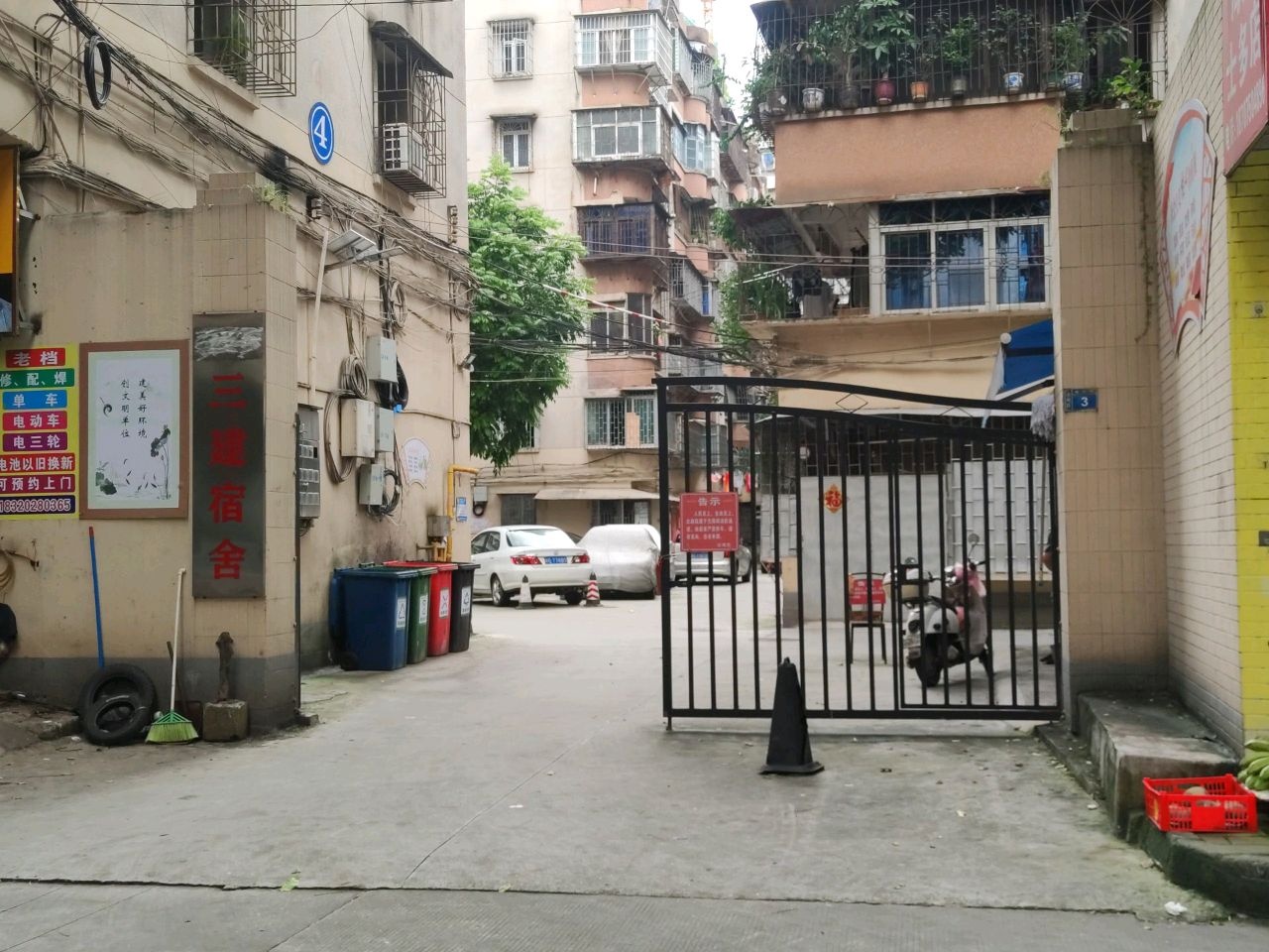 三建宿舍停车场-出入口