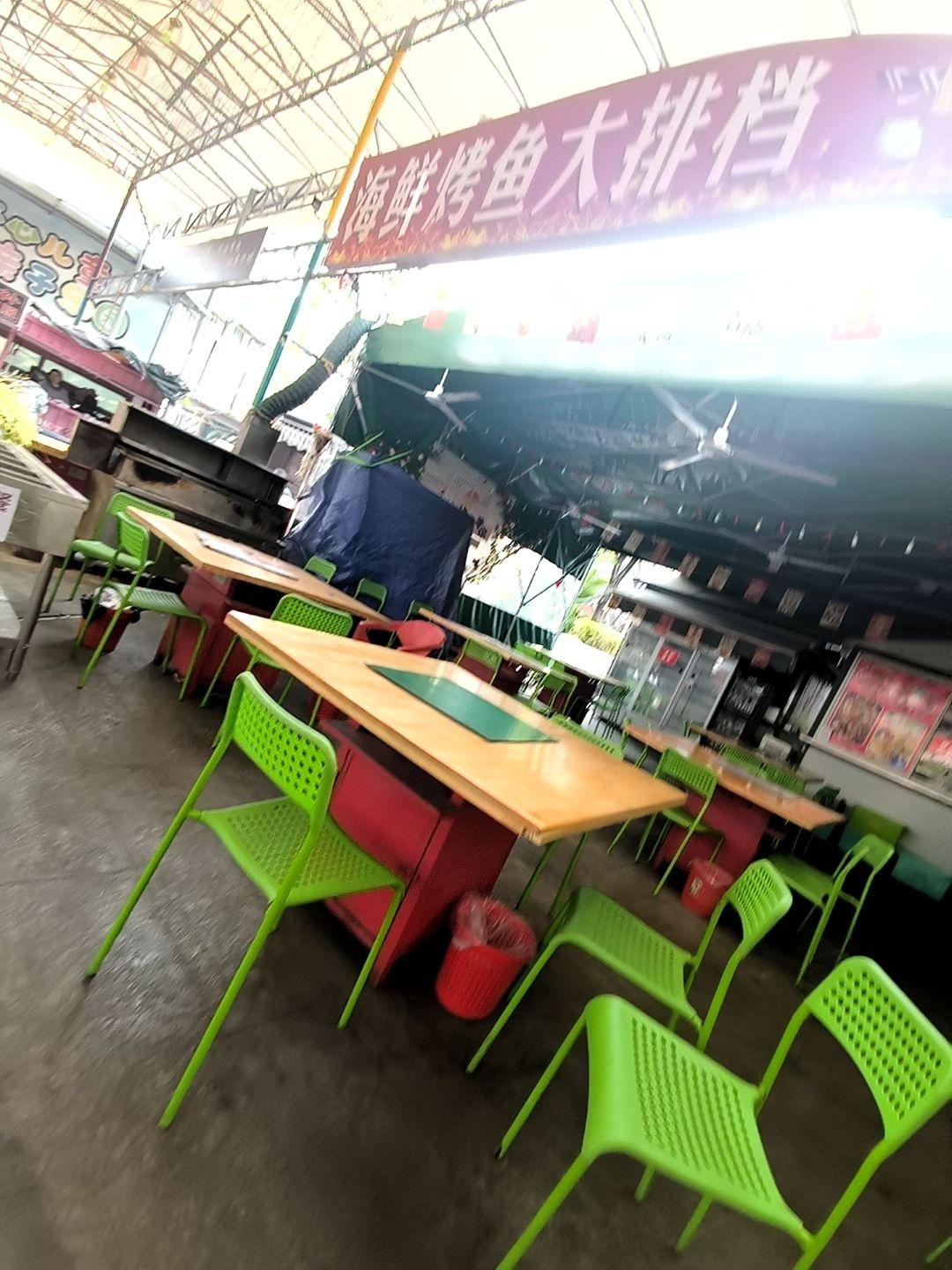 海鲜烤鱼大排档