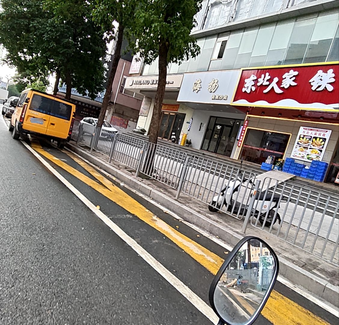 东北人家铁锅炖小锅烀饼(黄江店)