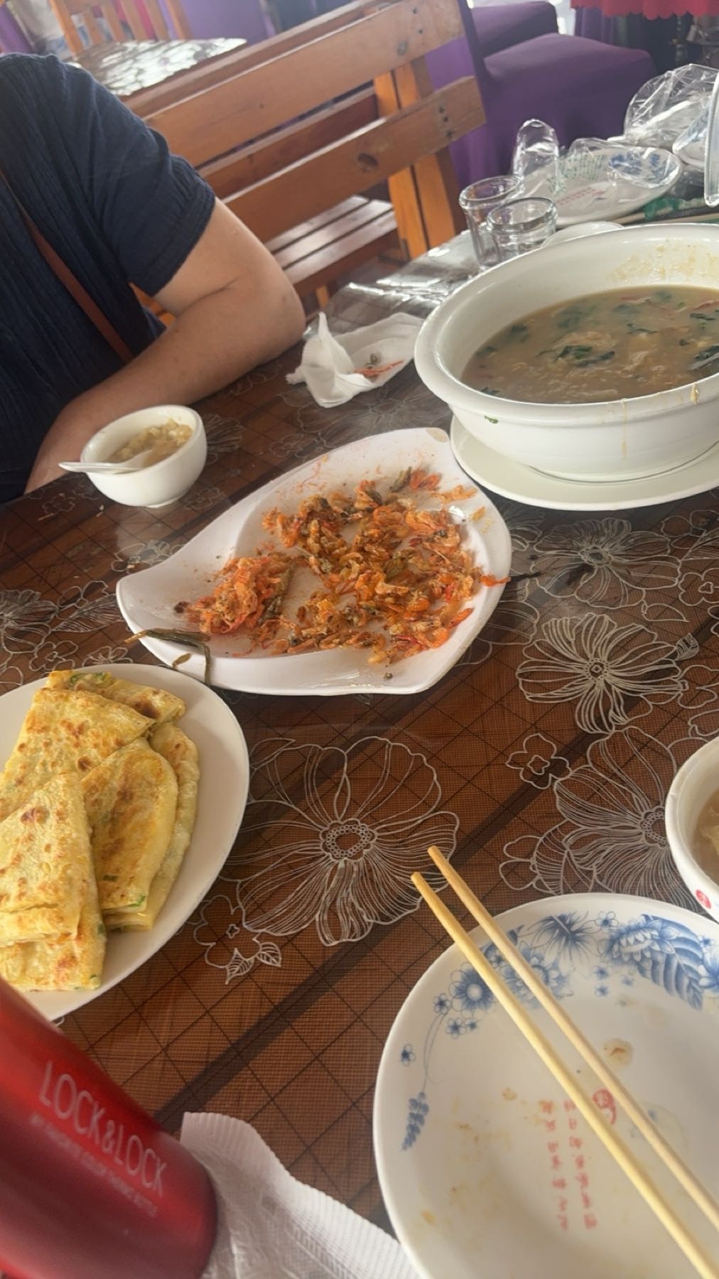 观湖台餐厅环境