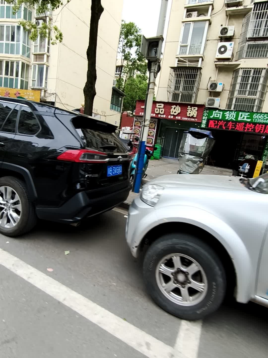 剑阁向锁匠开锁换锁汽车钥匙