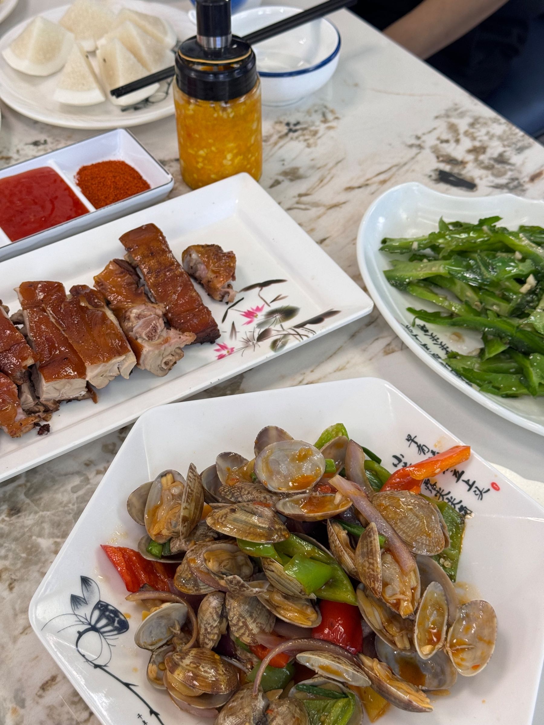 海南人家·东方烤乳猪·海鲜连锁店(三亚分店)