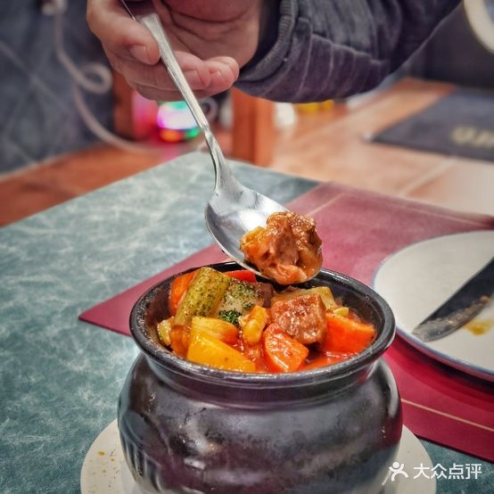 墙咏宫克苏力西餐厅