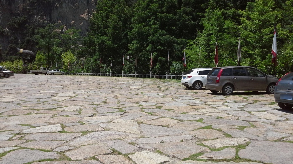 神农坛山风景区-地上停车场