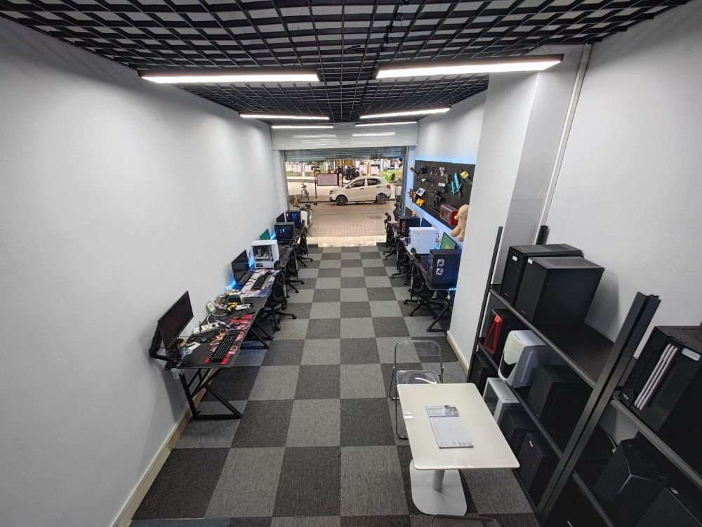 极氪电脑线下体验店