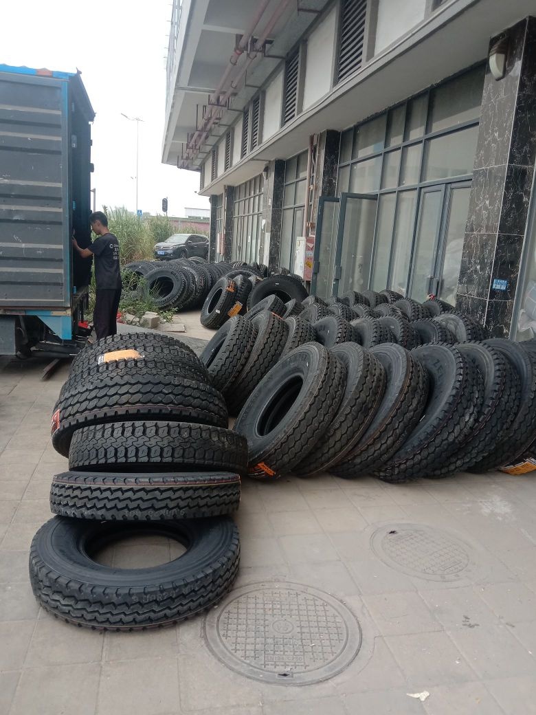 亚二汽修补胎轮胎搭电蓄电池