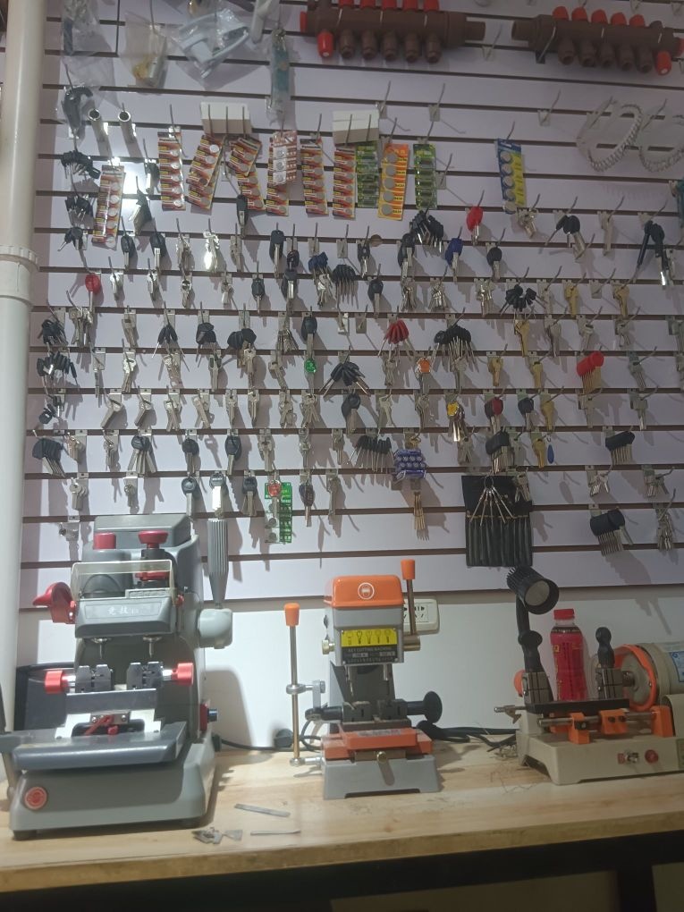 专修地暖开锁换锁配汽车钥匙(赛罕区店)