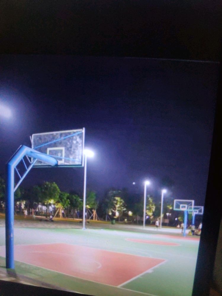 新坡村法治蓝球场