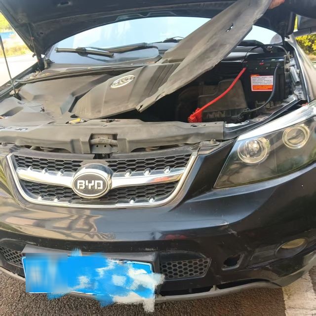 汽车搭电补胎换胎拖车蓄电池道路救援淘车宝汽修