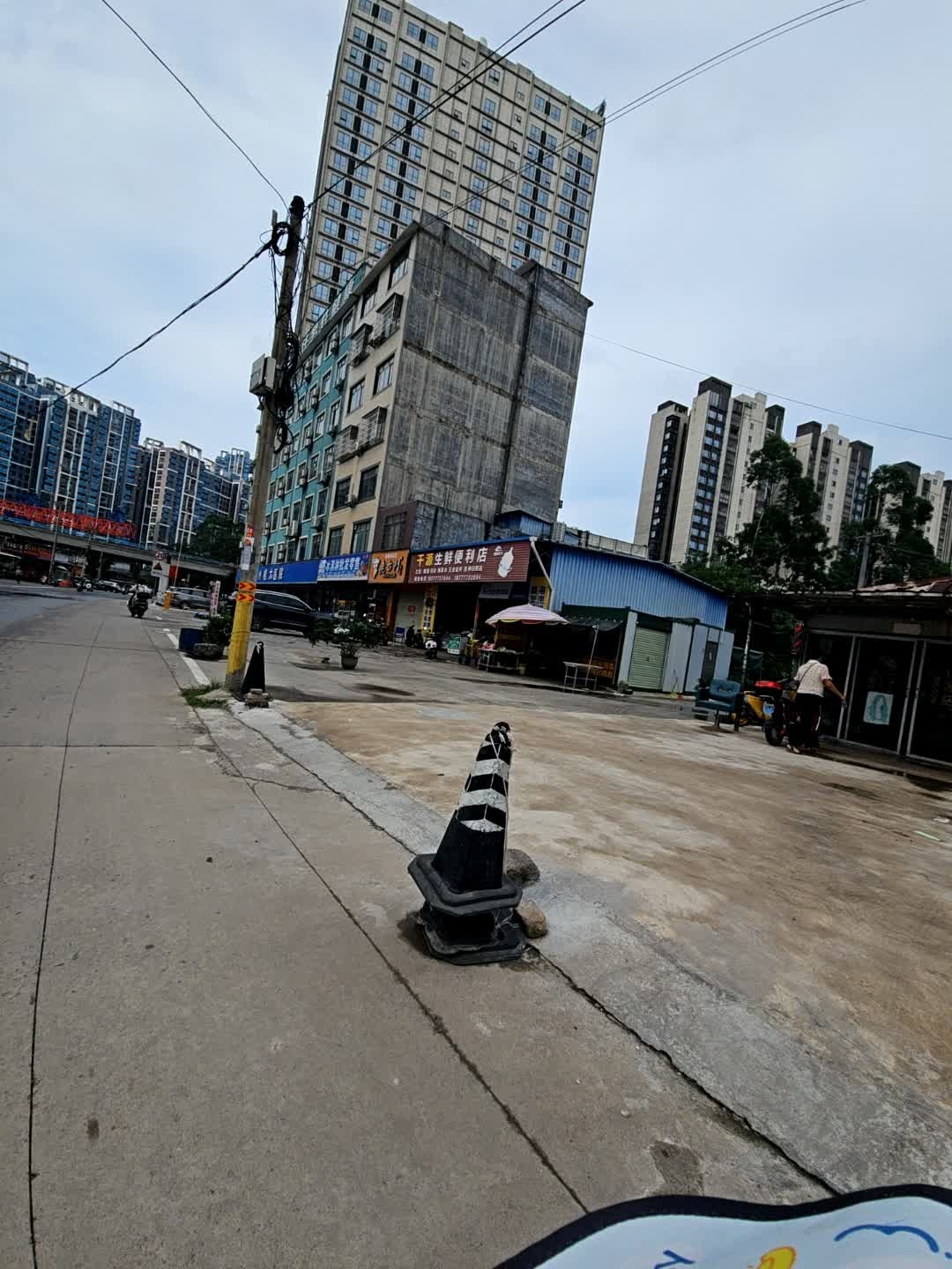 四桥冰淇淋·酒水批发·零售