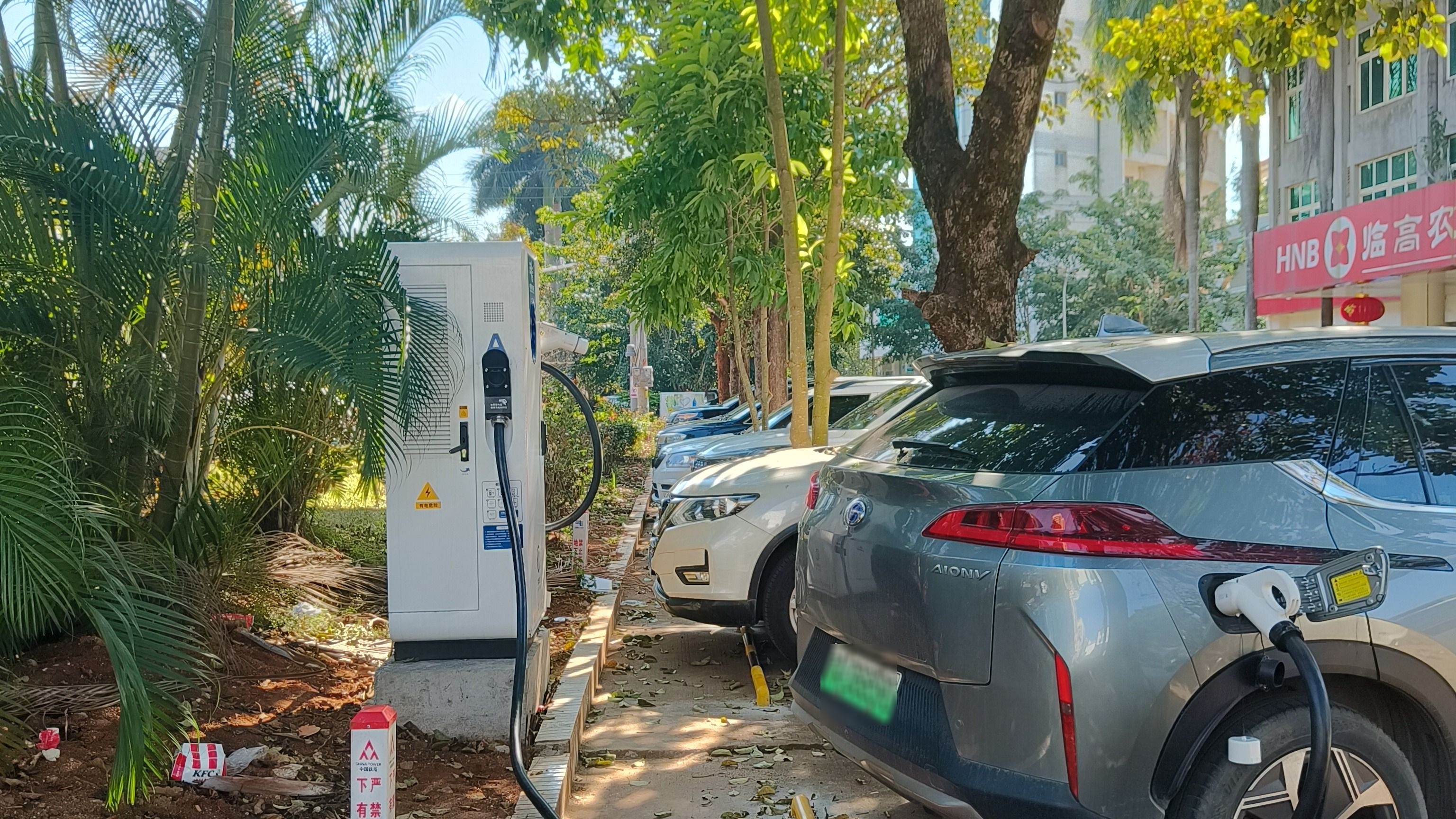 南方电网充电站(临高行政路农商银行海南电动充电站)